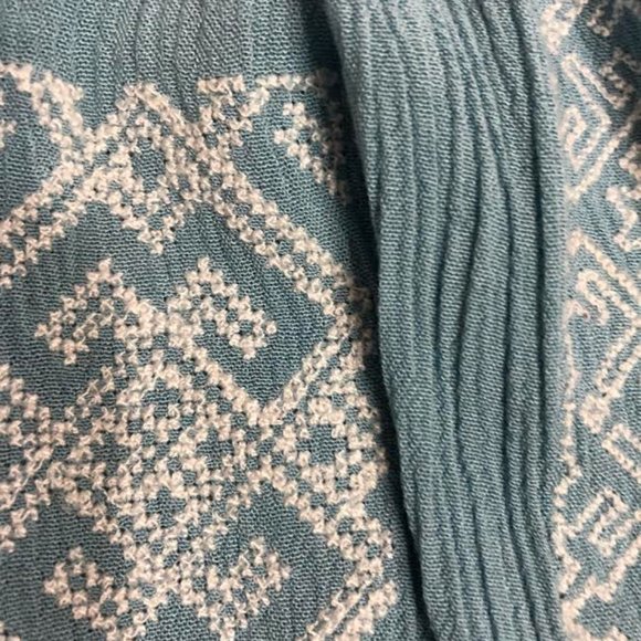 Fashion Fuse Blue Embroidered Peasant Top  SZ Medi - Picture 3 of 5